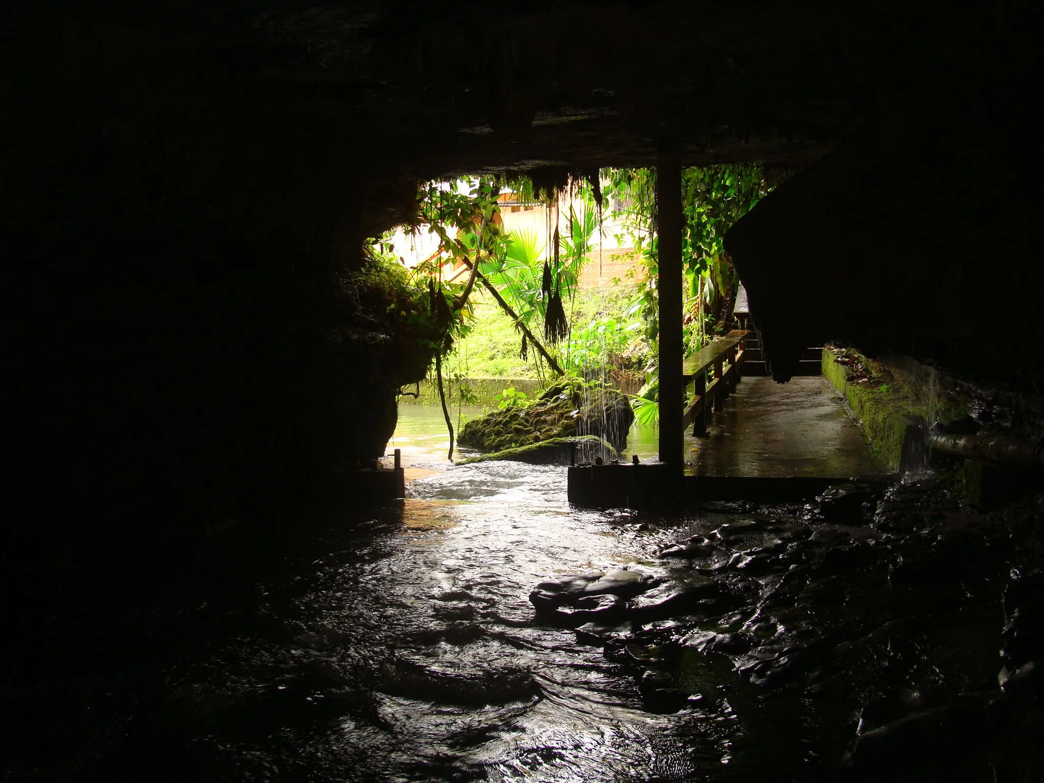 cave jumandy stalactite ecuador activities