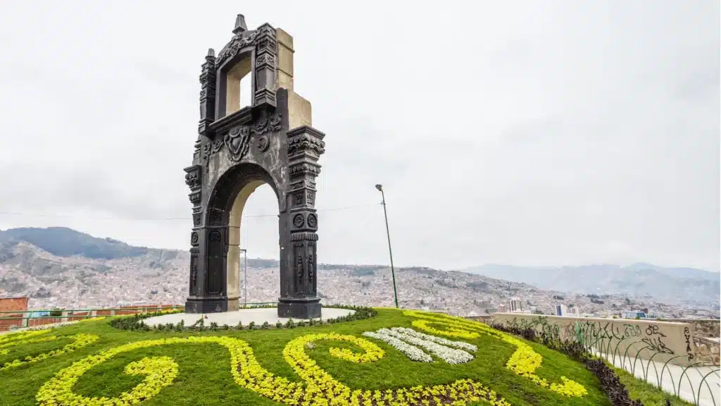 Panoramic view of La Paz, Bolivia, from the Killi Killi viewpoint, with the city and surrounding mountains in sight.