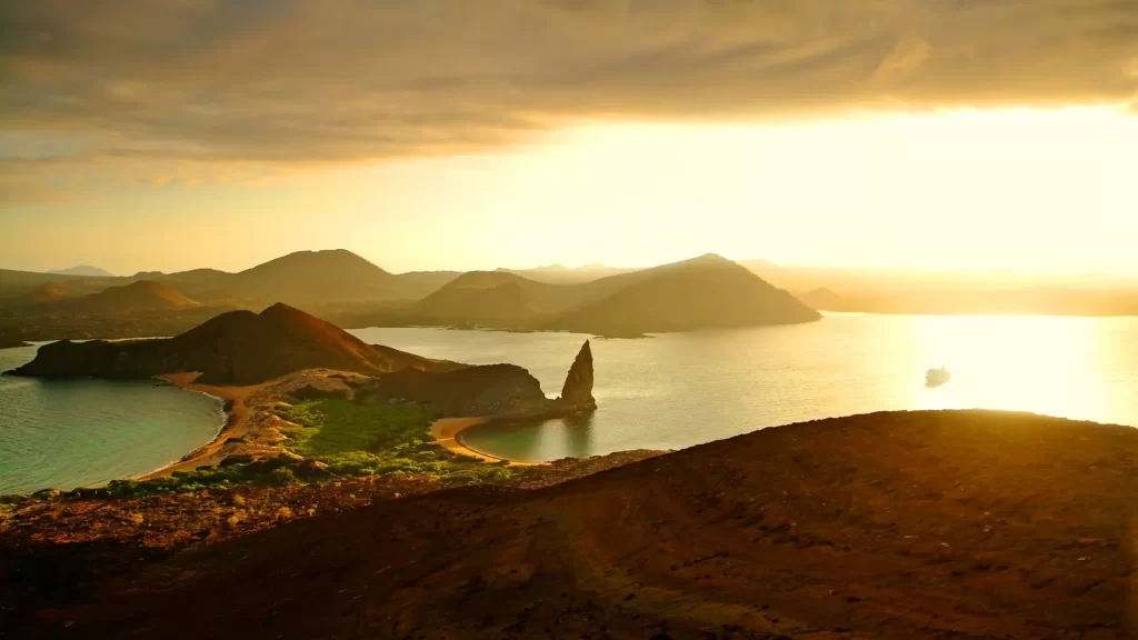 Bartolomé Island-Galapagos cruise vs land based