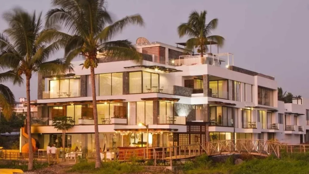 Boutique Golden Bay Hotel facing the turquoise bay of San Cristóbal in the Galápagos.