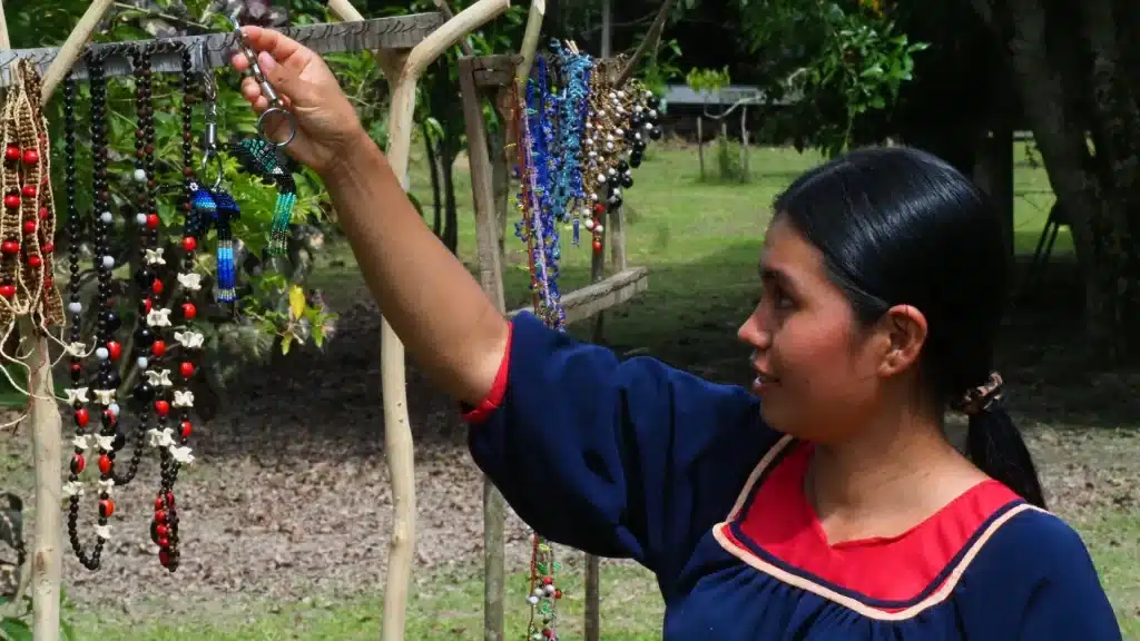Woman from the Cofán Zábalo community displaying necklaces and handcrafted items -Ecuadorian Amazon responsible travel