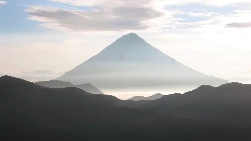 Ecuador’s volcanoes-An Andean volcano at dawn